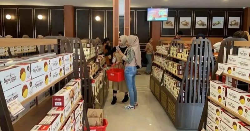 Bakpia Kukus Tugu Jogja - Oleh-oleh Kekinian yang Viral Abis