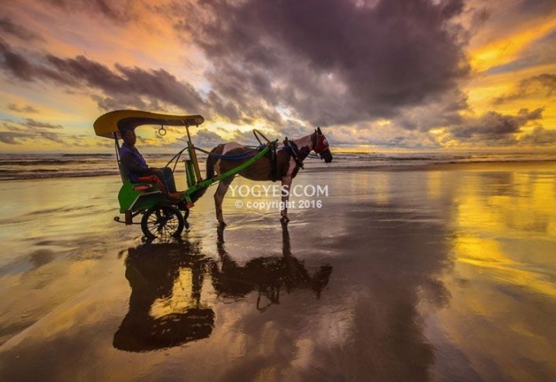 Pantai Parangtritis Tempat Romantis di Jogja
